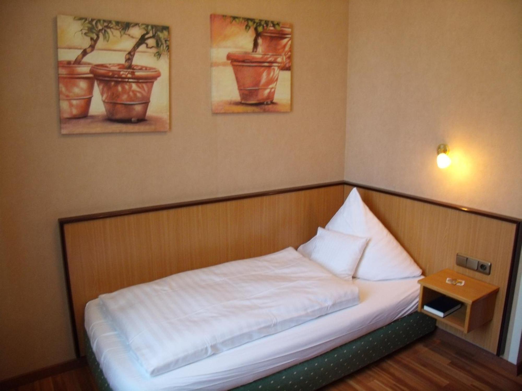 Landhotel Zum Niestetal Extérieur photo